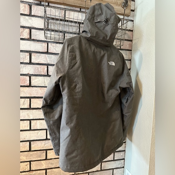 The North Face winter coat, like new - Picture 5 of 7